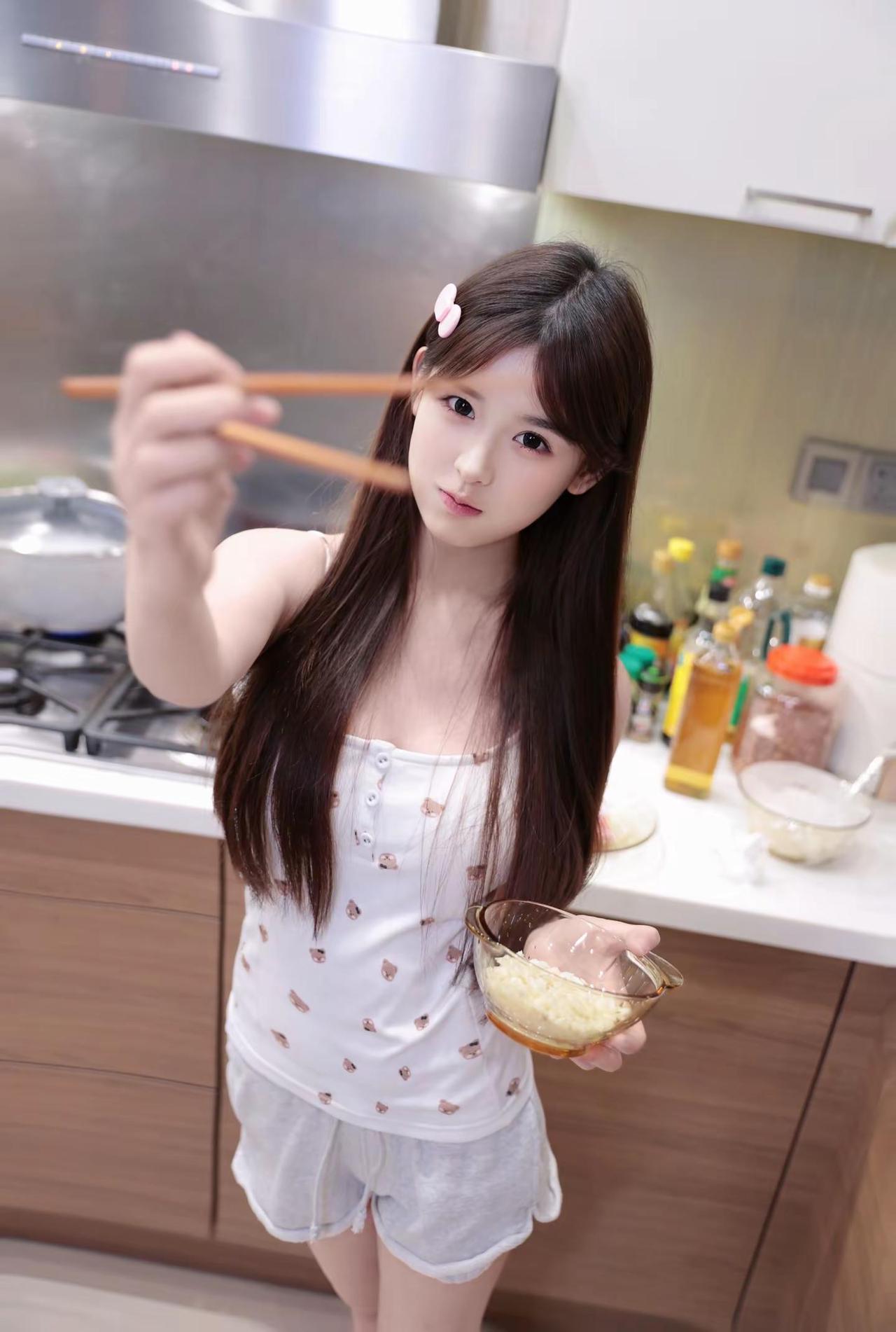 萌厨降临！🍚。小厨房娘上线 觉醒吧我的厨艺天赋 甜妹大厨 纯欲厨房