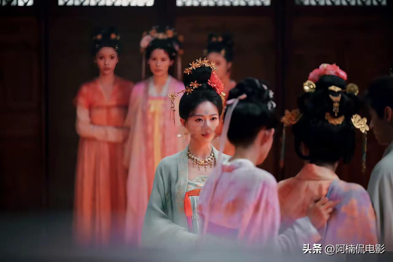 《百花杀》看了四集，弃了《这一秒过火》看了四集，也弃了但是《御廷谣》看了一集，我