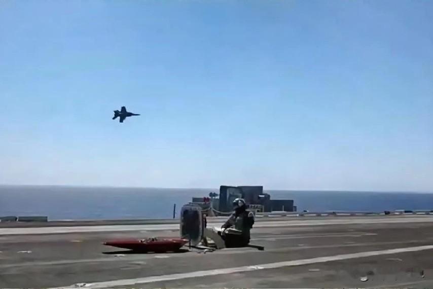 12月10日中午的最新消息速报，全都不容错过，第三条：美军两架F-18战机闯入委