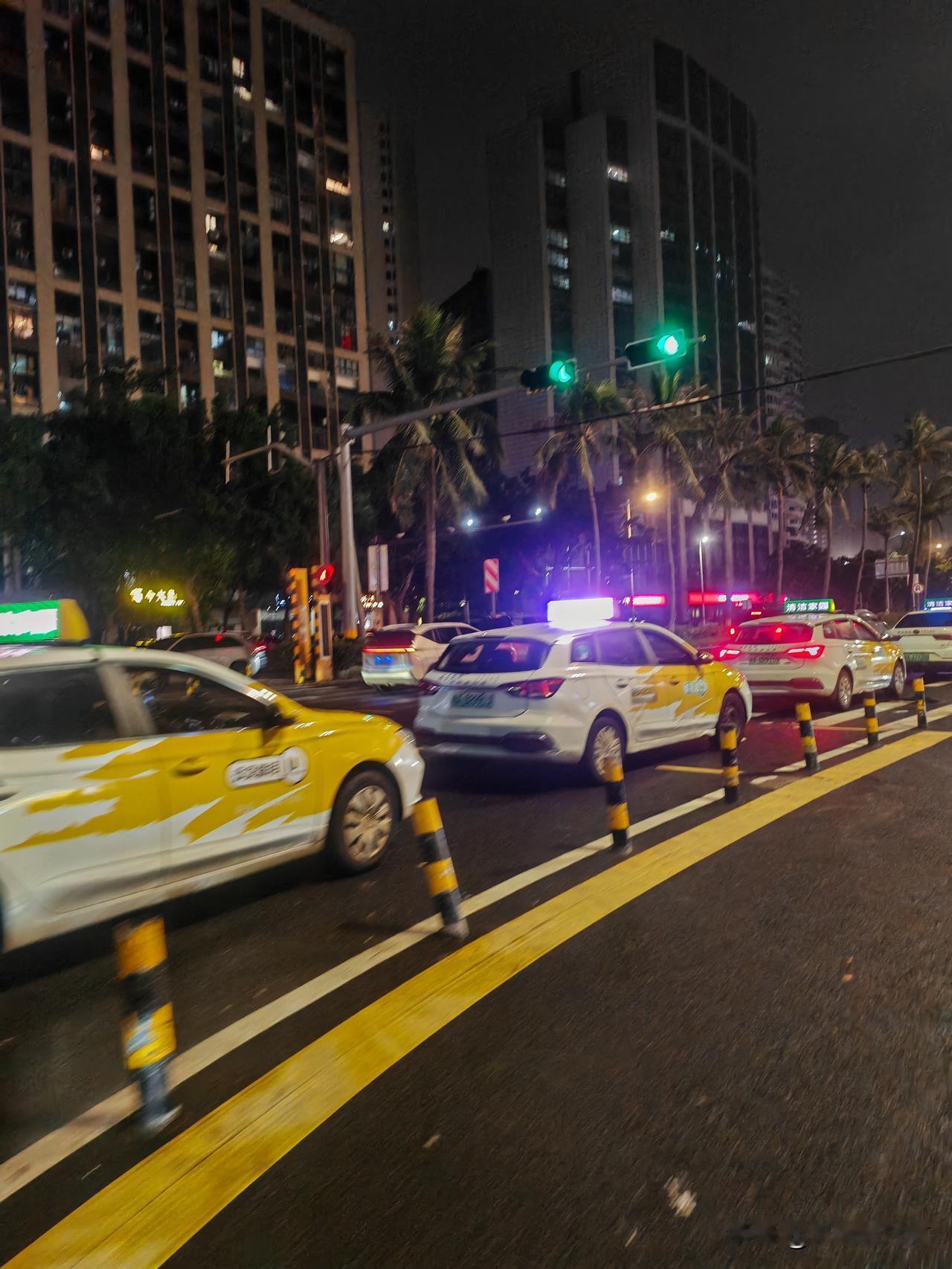 夜班出租车真不是人干的事！

深夜凌晨时分寂静的椰城，某酒店路边，夜空中传出一阵