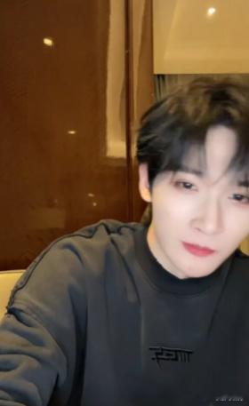 余宇涵下班直播每次直播都要跟粉丝说“我爱你们”，这句话我们也想对你说，余宇涵，我