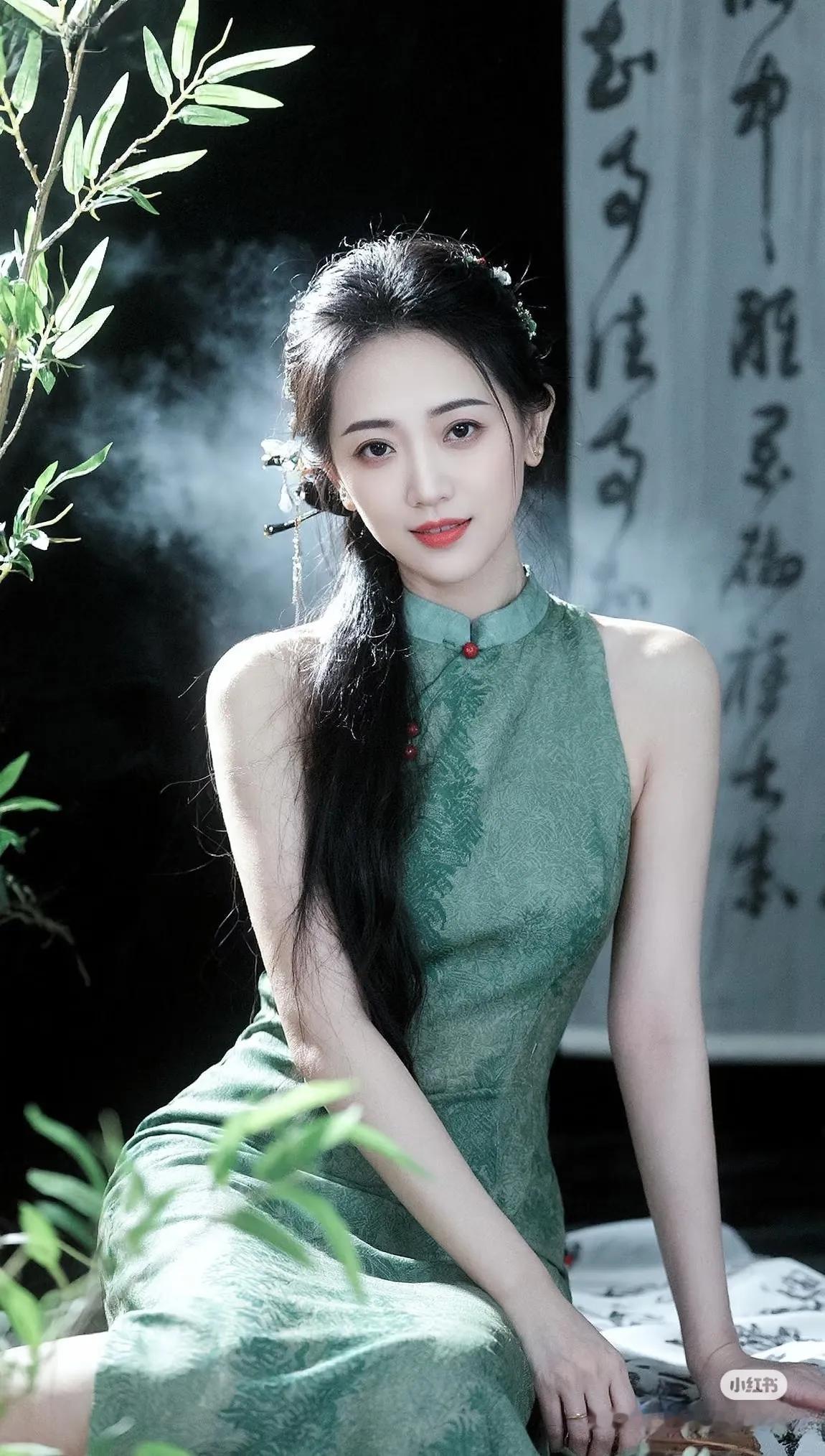 古风美女，绿衣飘飘，韵味十足街拍 美女