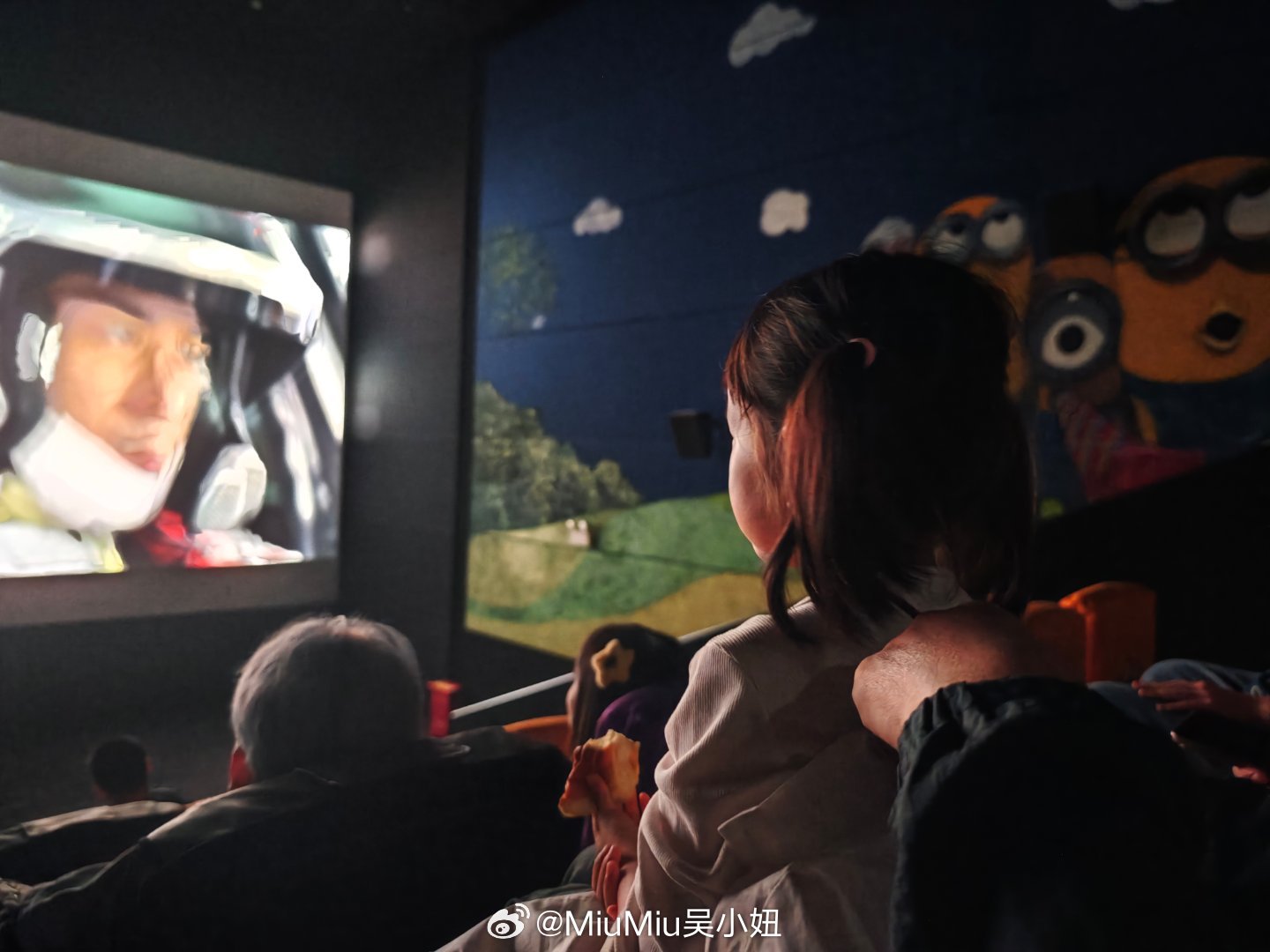 带着小妮儿终于看了飞驰3~飞驰人生3顶尖赛车手集结 没想到这小姑娘对赛车主题的电