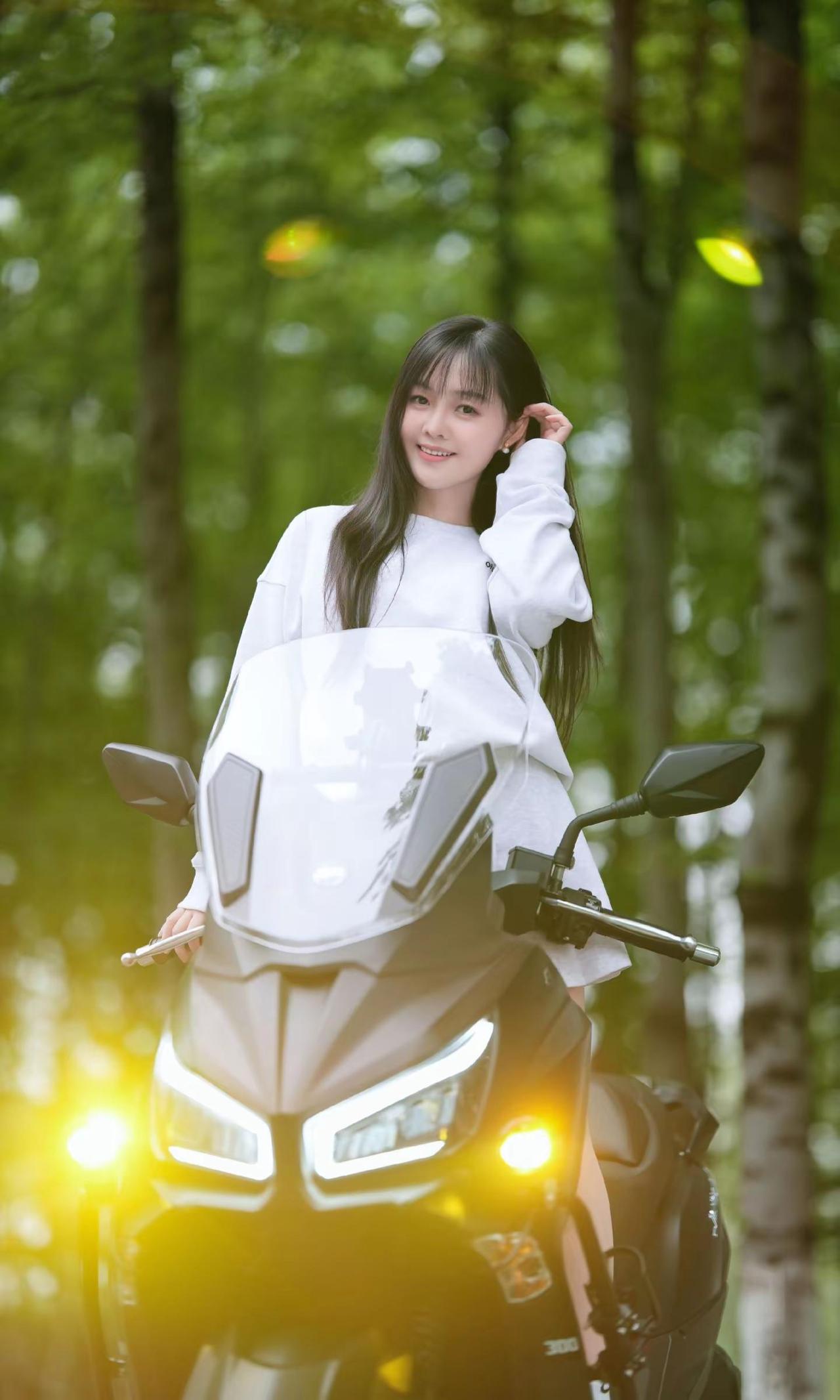 四十一而已，偶尔也可穿些少女感的衣服。祝4.17白羊座的自己岁岁回甘 如愿 如饴