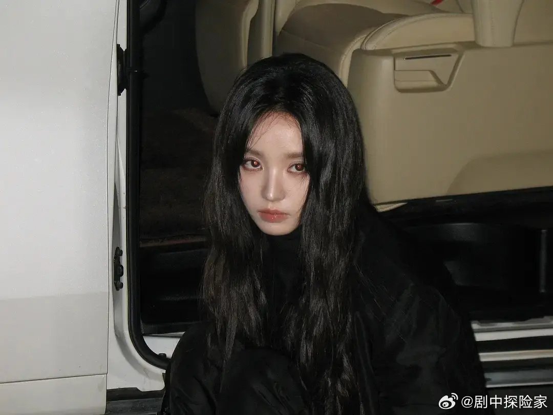 鞠婧祎和田曦薇是一个发型师吧，没点开以前以为是鞠婧祎呢