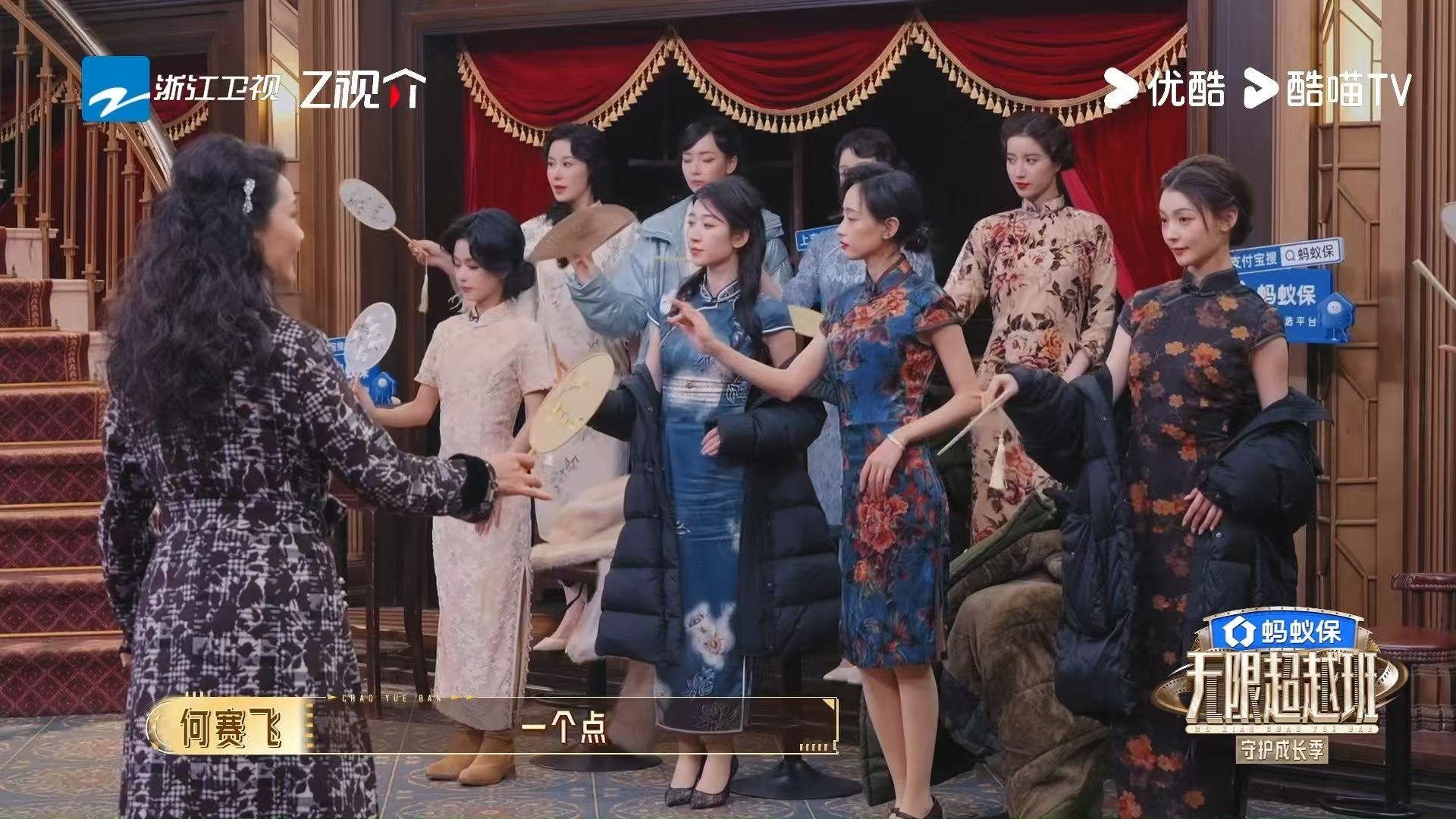 何赛飞大师课太雅了无限超越班 何赛飞的大师课每一帧都可以截图当教材。身段眼神仪态