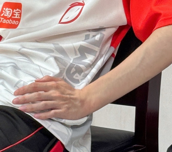 等一下这个手 