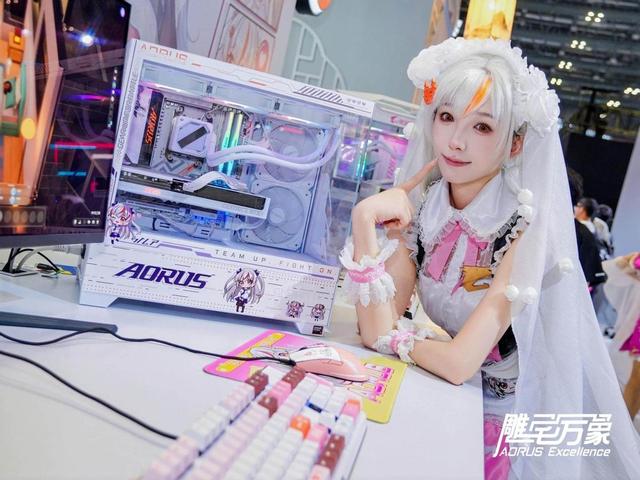 好看又能打！技嘉雕妹精选主机套装闪耀BW全场