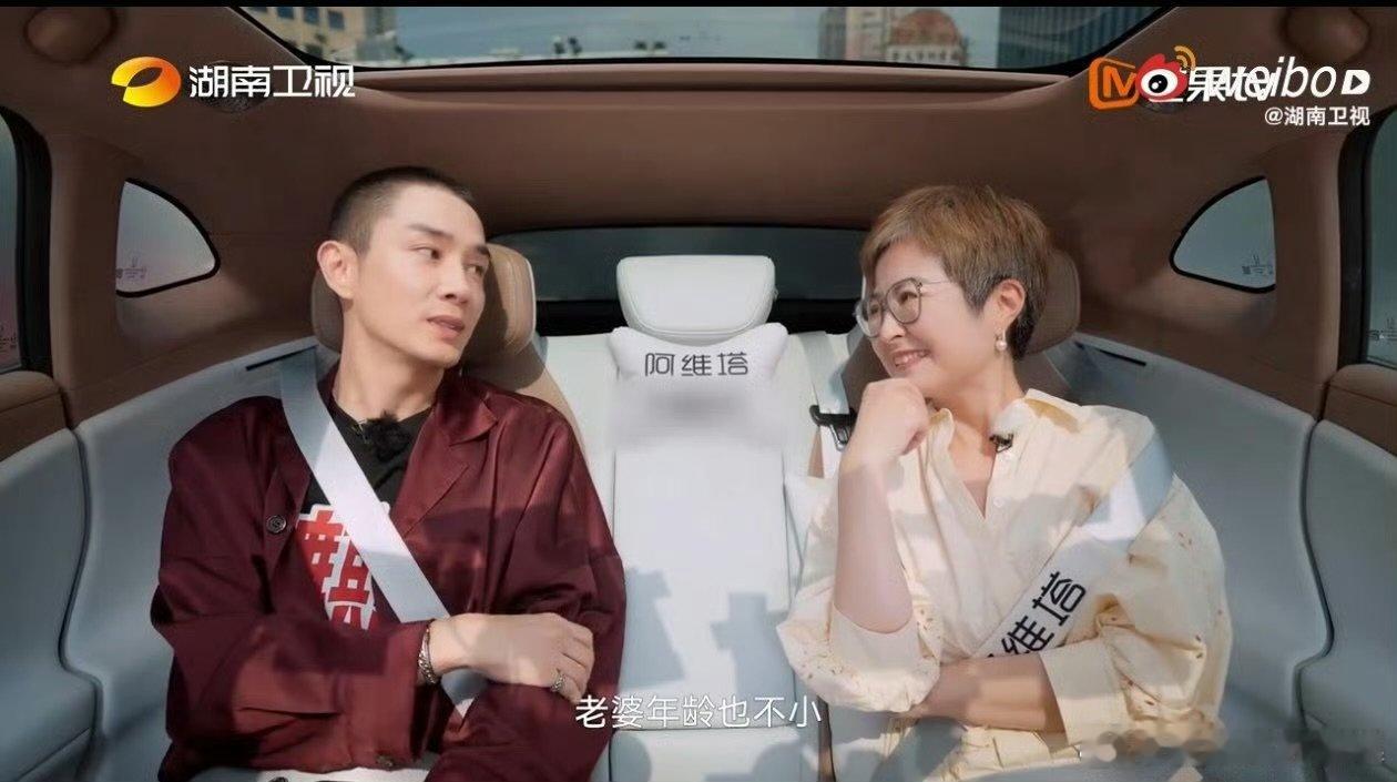 李承铉心疼戚薇的两次生育经历湖南卫视背后 李承铉在节目里说戚薇两次为了生孩子放弃