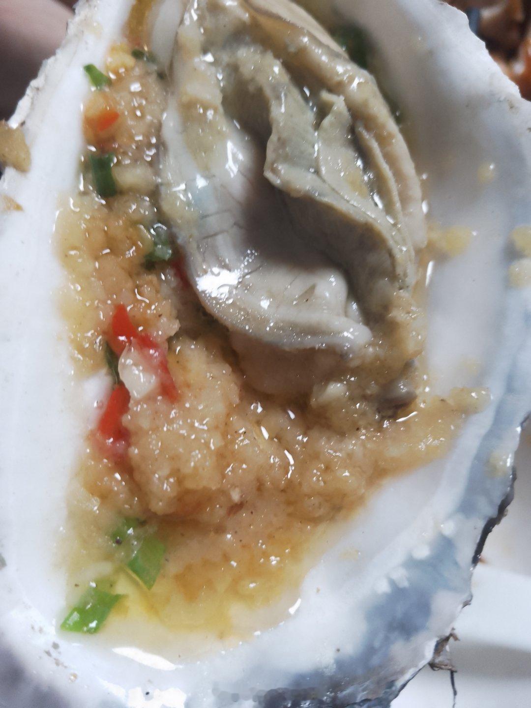 生蚝真的好肥，吃了3个，体重又要胖一斤了