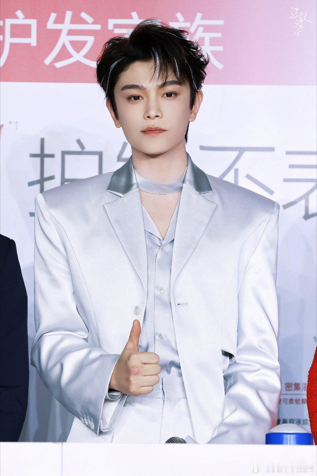 丁禹兮XICREATEftYOU演唱会💚丁禹兮0720生日快乐丁禹兮的眼神戏太