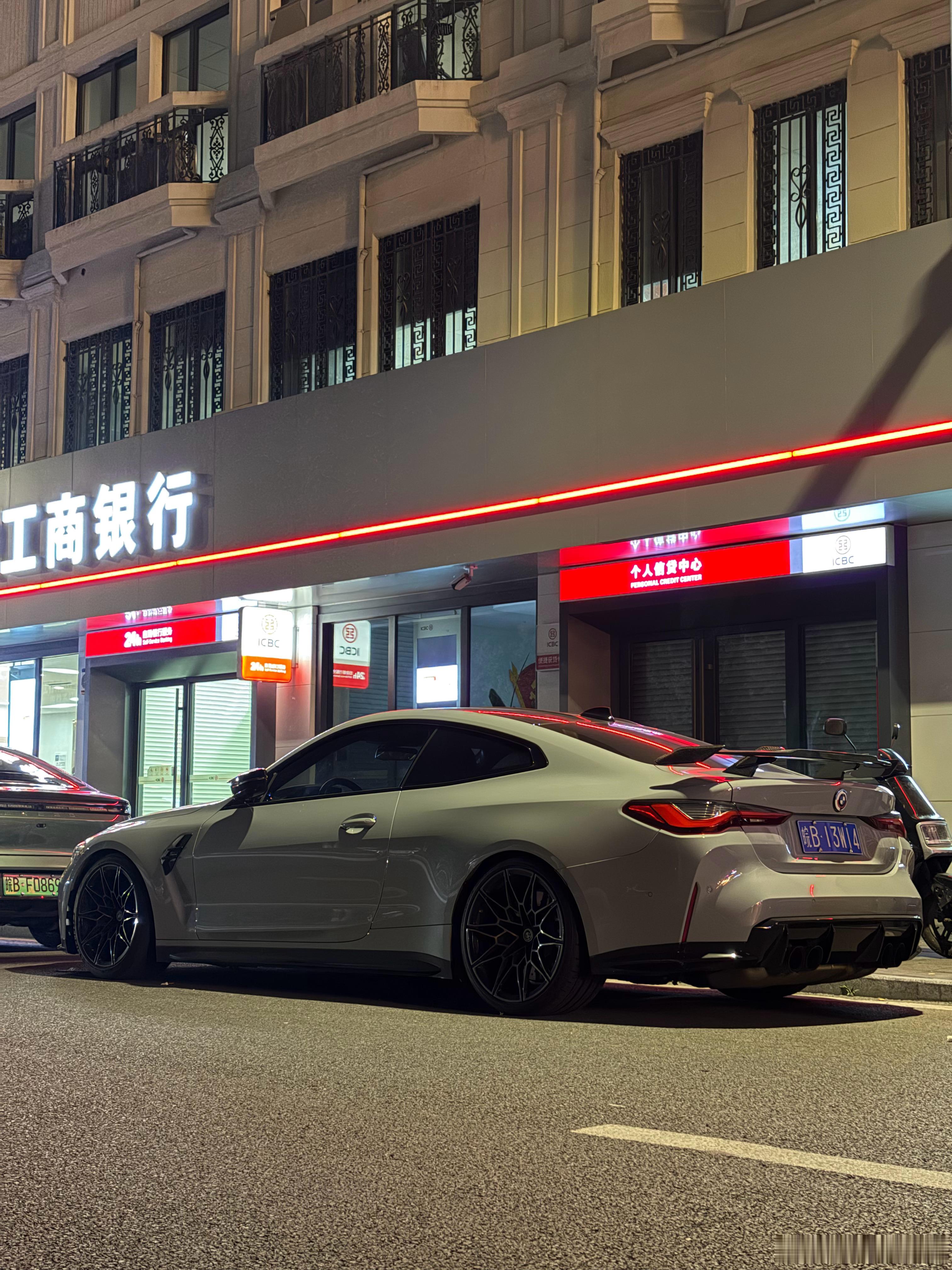 宝马M4 水泥灰 