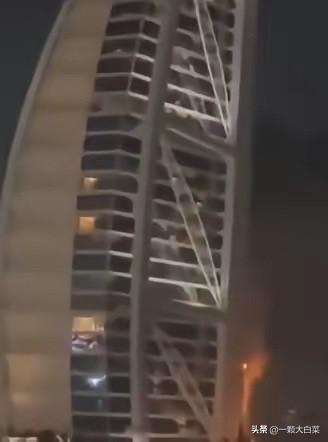 据媒体报道，伊朗无人机袭击了阿联酋迪拜全球唯一一家七星级酒店——帆船酒店，目前已