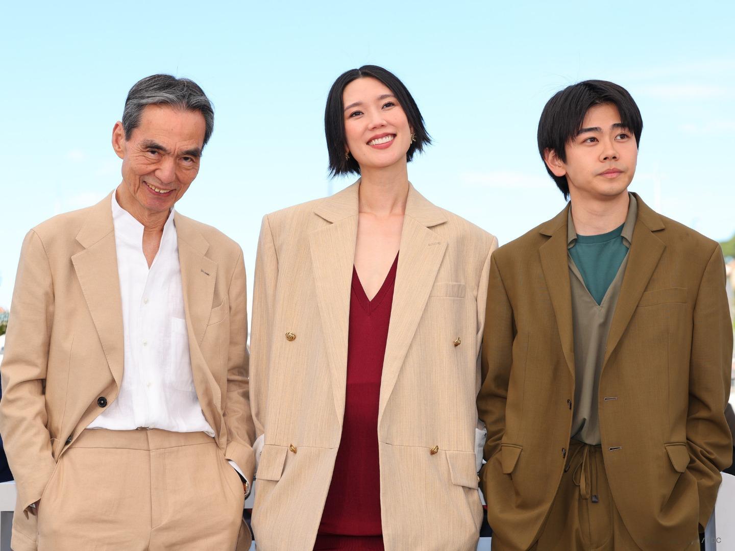 戛纳电影节 主竞赛单元影片《突如其来》Photocall。冈本多绪、黑崎煌代、维