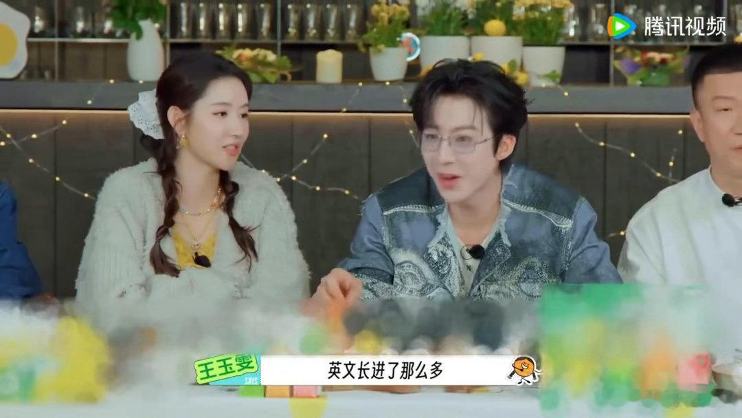 刘宇宁陈星旭王玉雯林一正式出道刘宇宁再唱阿卡贝拉四人临时组成小队演绎阿卡贝拉，刘