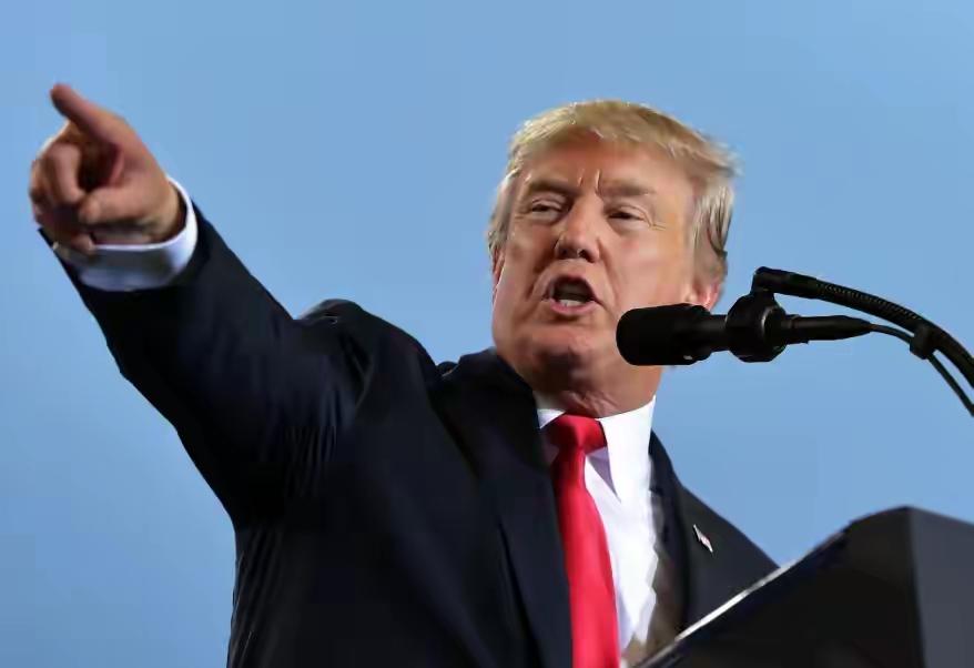 美国爆发“反特朗普示威”，根本原因还得从他执政的那些事儿说起。特朗普执政期间推行