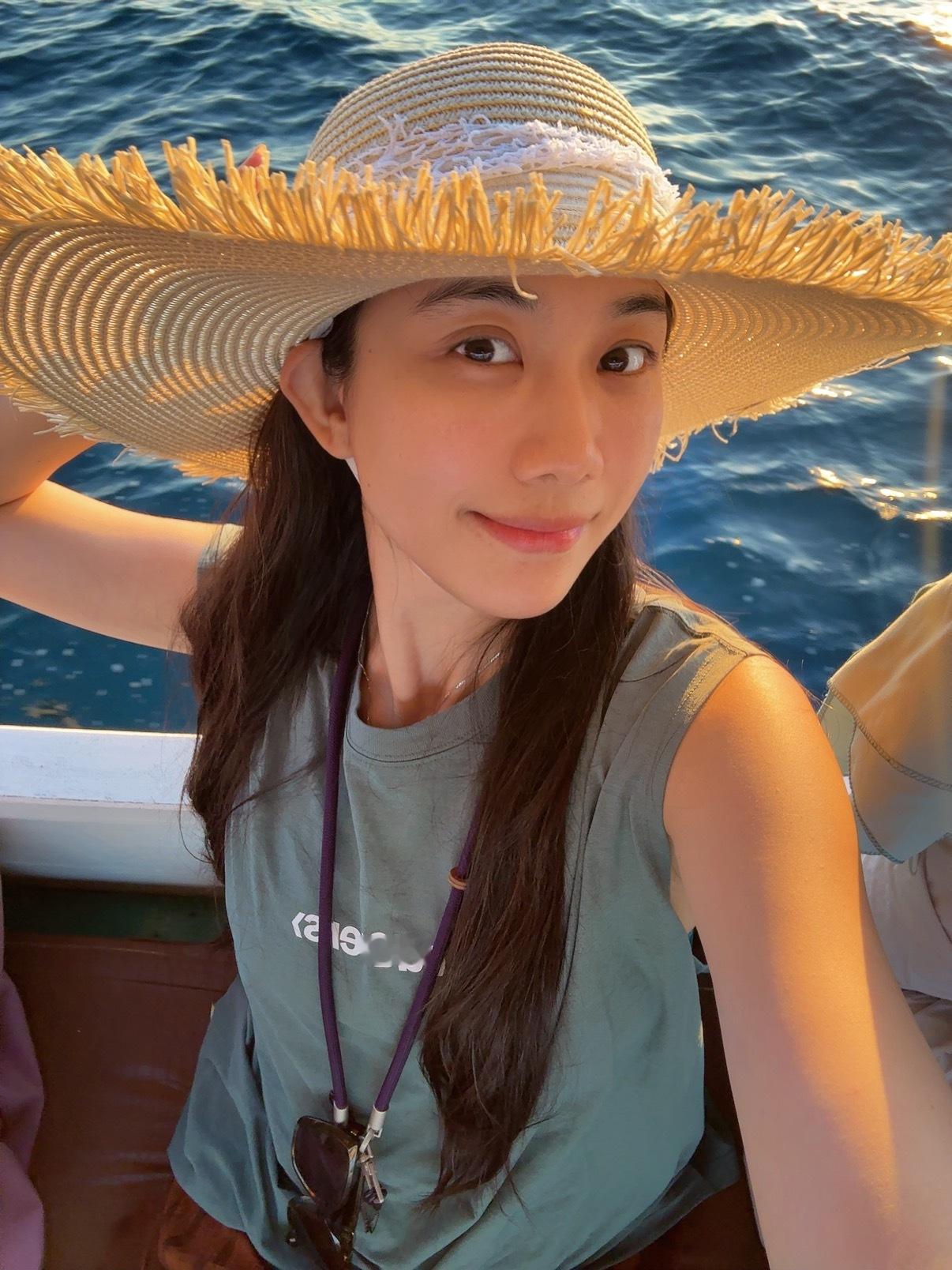 这次出去玩带的全是极速的运动速干背心！超级好穿！给家人们抽一件同款吧！老规矩评论