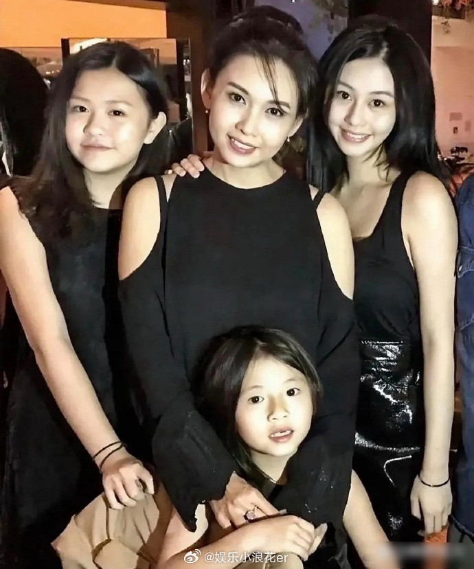 沈月说邱淑贞一定不会复出女儿说邱淑贞一定不会复出 近日，沈月受访谈及自己最近创作