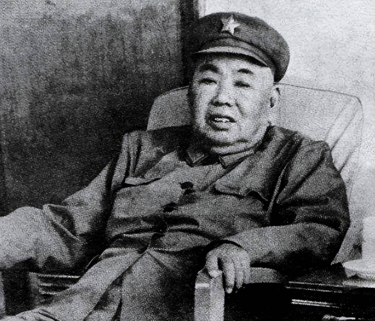 1962年，许世友端着酒走过来，邓华一把推开骂了声“滚”，两人十七年没来往，19