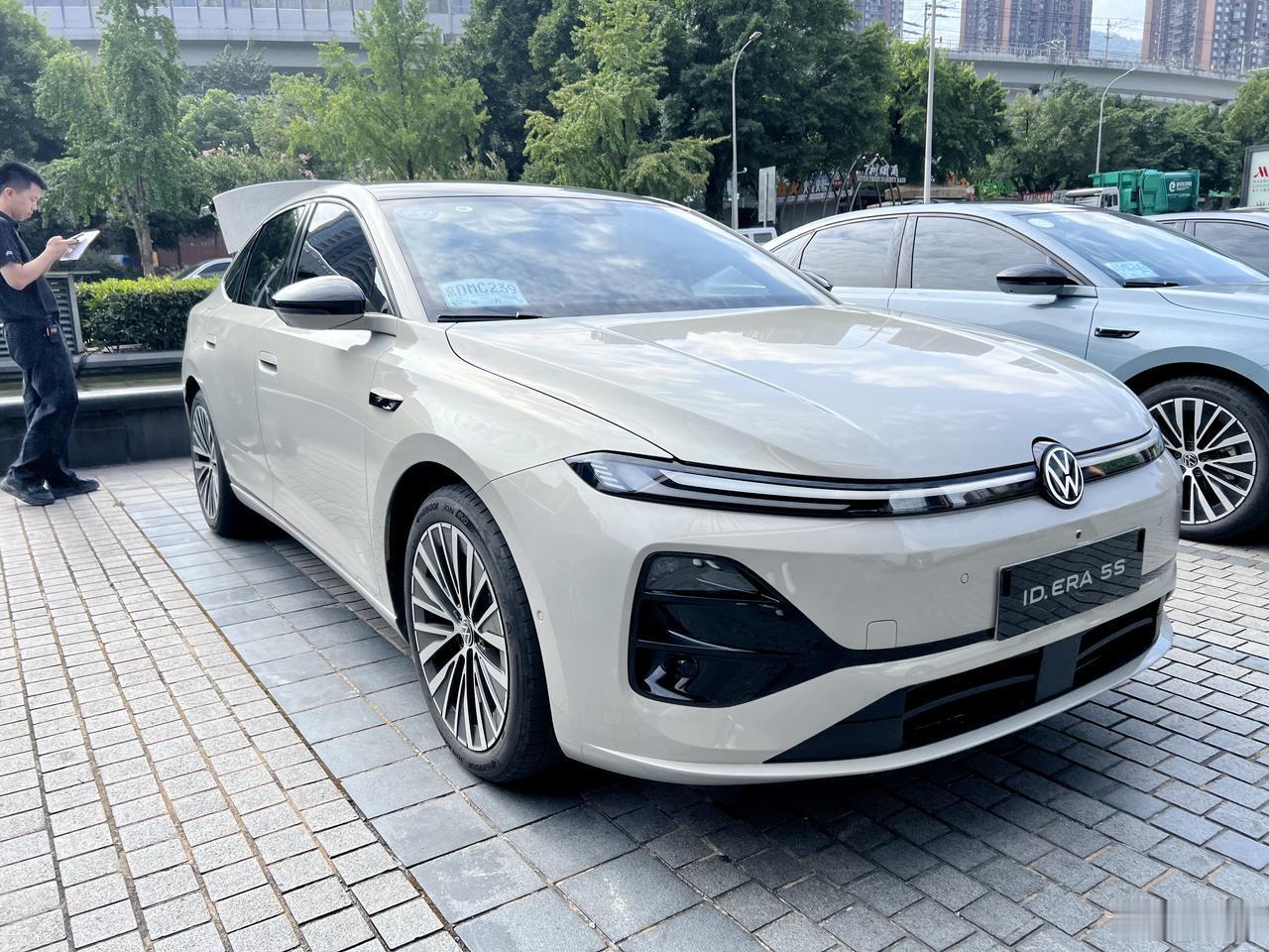 上汽大众ID.ERA 5S，1.5L插混新能源，先看看颜值吧，都市金、天际灰、风