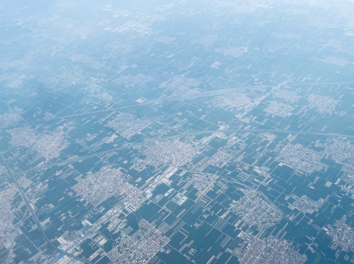 一生所求，不过是蓝星上一粒微不足道的像素，而正是那粒微不足道的像素，撑起了对这大