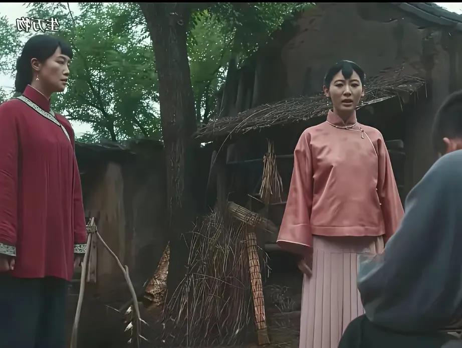 追剧《生万物》 绣绣流产了，苏苏和银子送来吃的，大脚愣是不要。苏苏说：“封二叔，