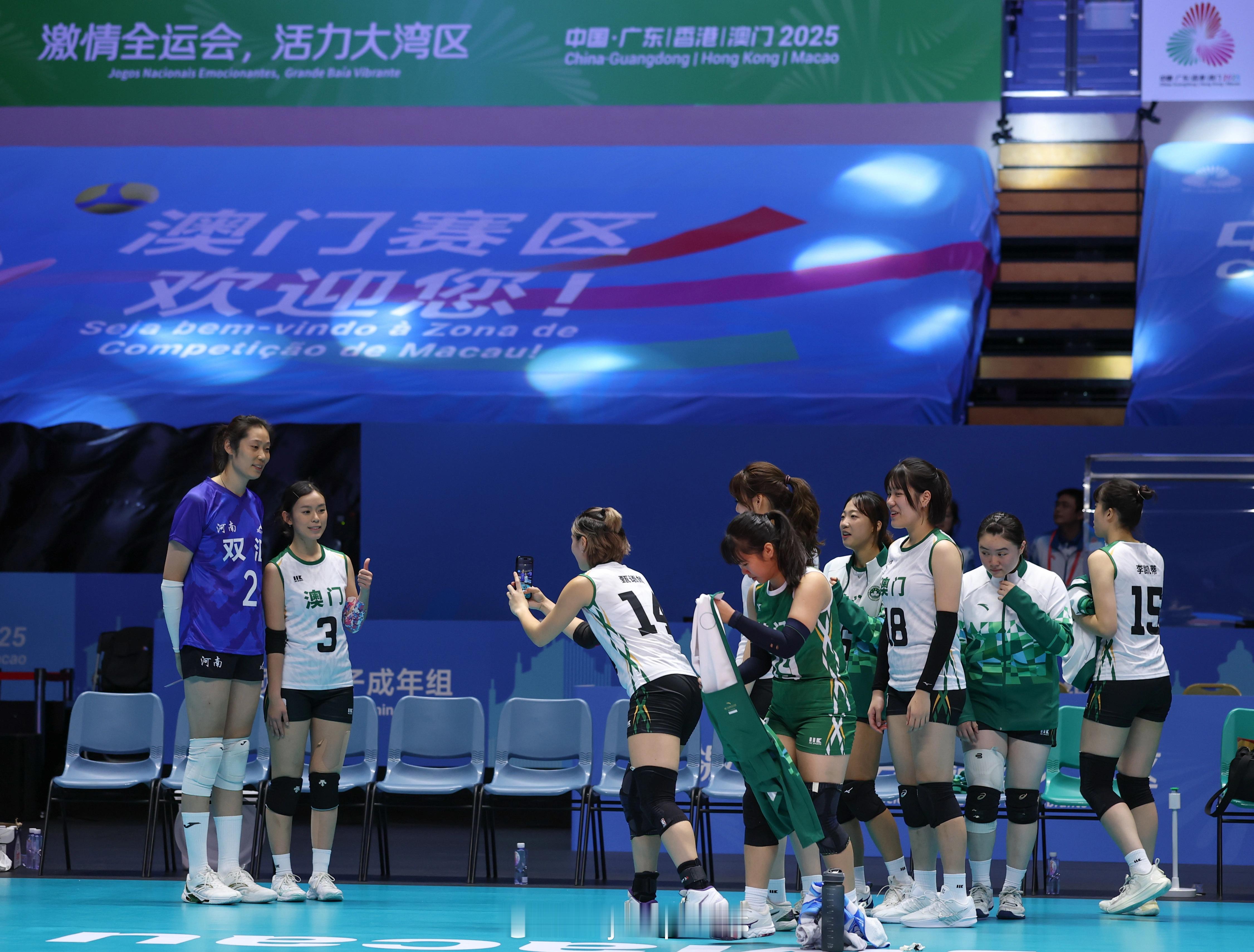 【全运会女排11日赛果】11月11日，全运会女排成年组继续在澳门举行，赛果如下：