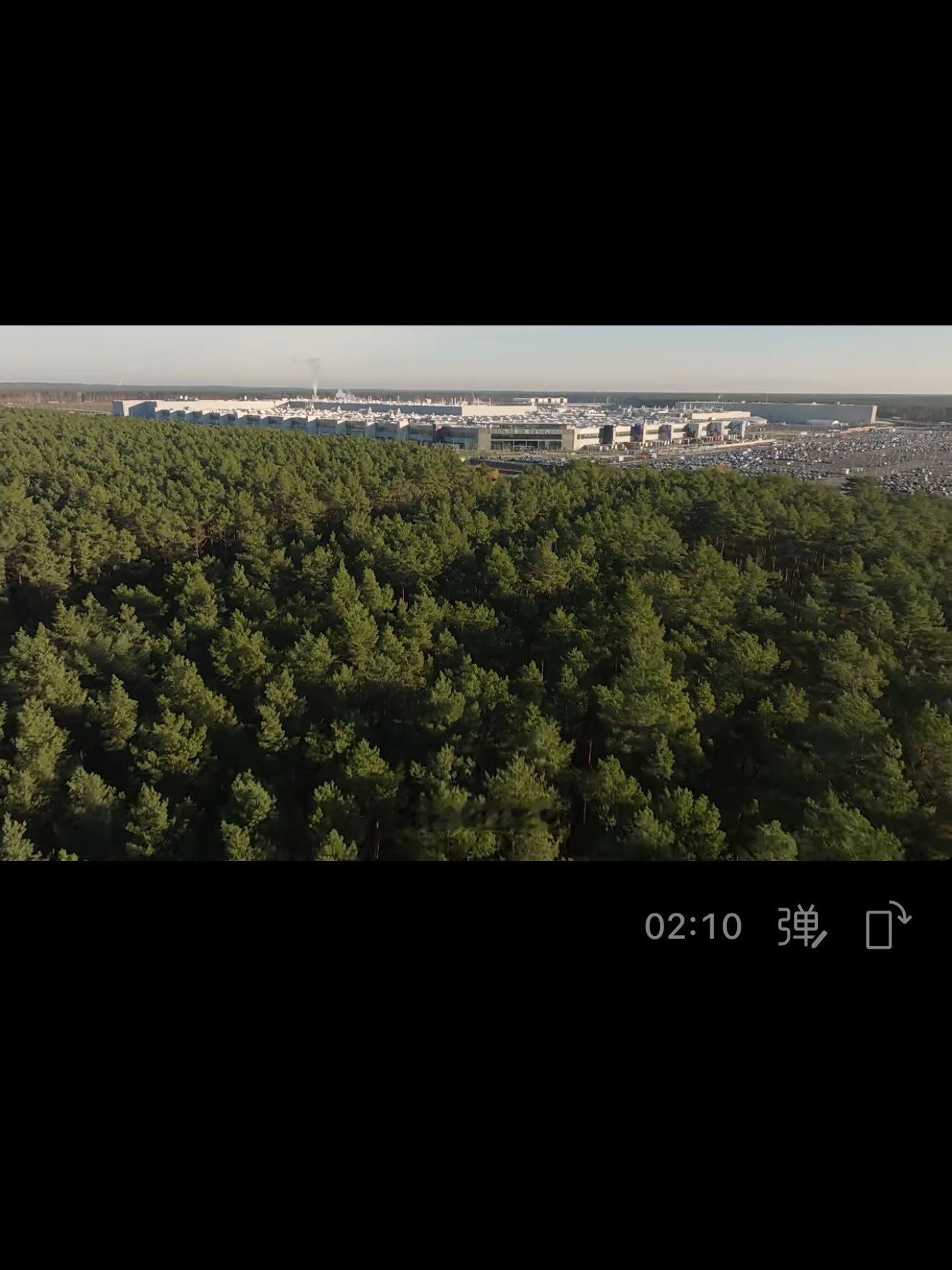 国产车企说：安全是最大的豪华。 特斯拉说：科技是最大的豪华！