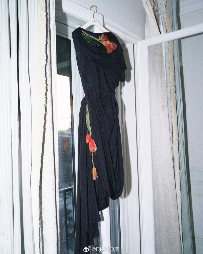 迪奥认领王楚然Dior认领王楚然 迪奥认领王楚然时装周造型，同时官宣品牌大使！从