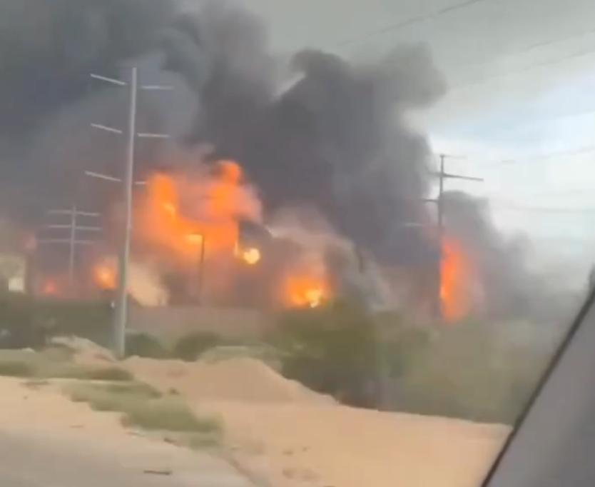 乱了套了！伊朗油田大爆炸，几个小时后，三个邻国遭导弹袭击

据央视新闻报道，当地