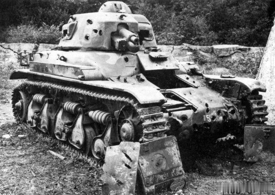 法国坦克使用的40毫米铸造装甲在抗弹性上表现不佳。根据历史记录，德国在1939年