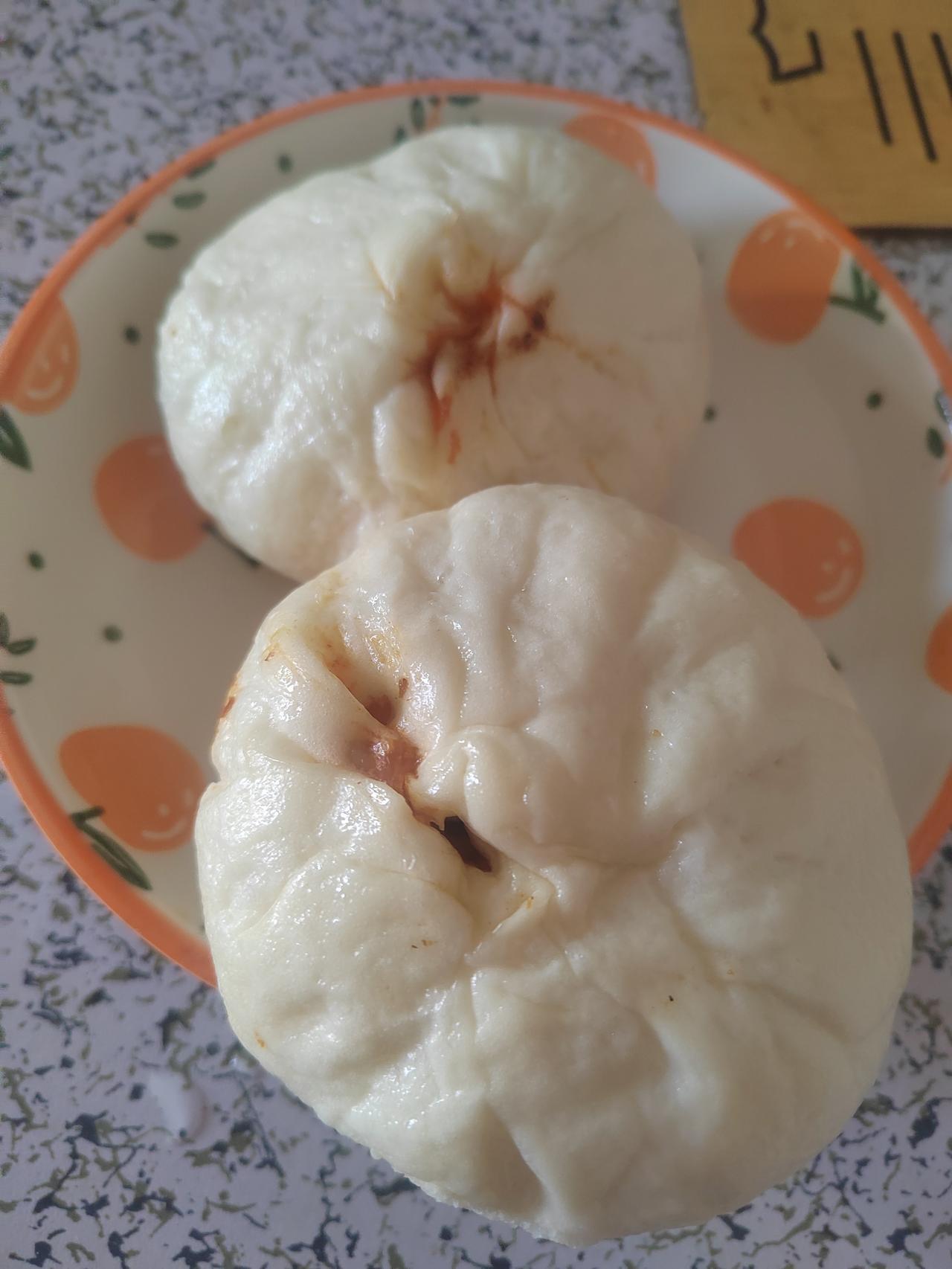 以前觉得吃早餐最省钱就是吃包子了，一两块钱就能够填饱肚子。但是我今天早上发现买了