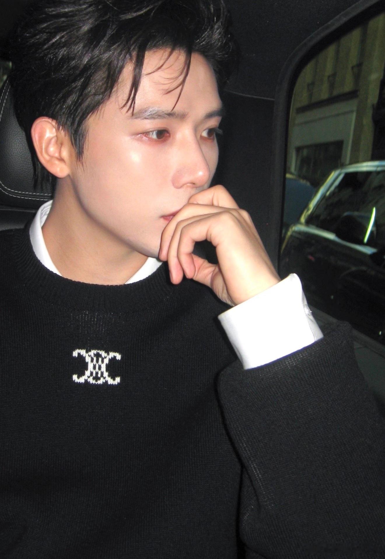 网传张子枫、王安宇将携手出演电影《无孔不入》影片由《你好，旧时光》导演沙漠执导，