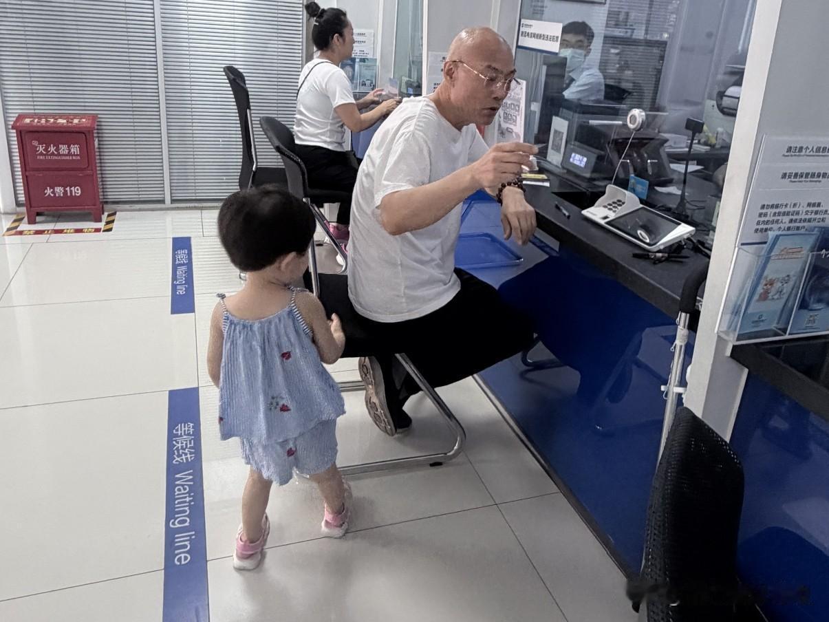 利率还会降吗？降到什么时候才是个头呢？

六大国有银行利率已经全面告别“2”字头