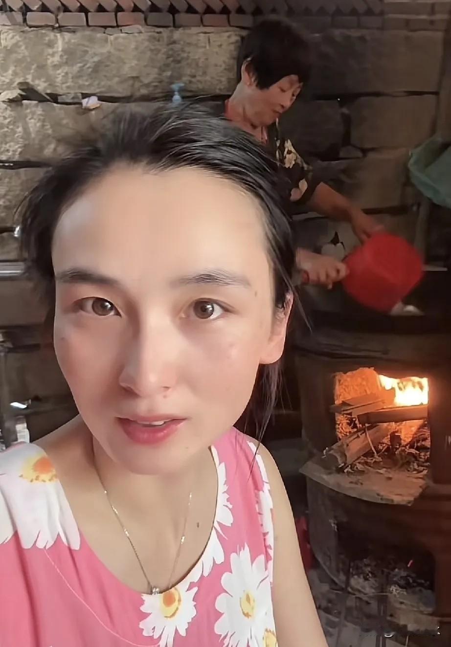 凌晨4点起来熬药，剪视频舍不得删一段，瑾汐这个养母看哭我了

凌晨四点，大多数人