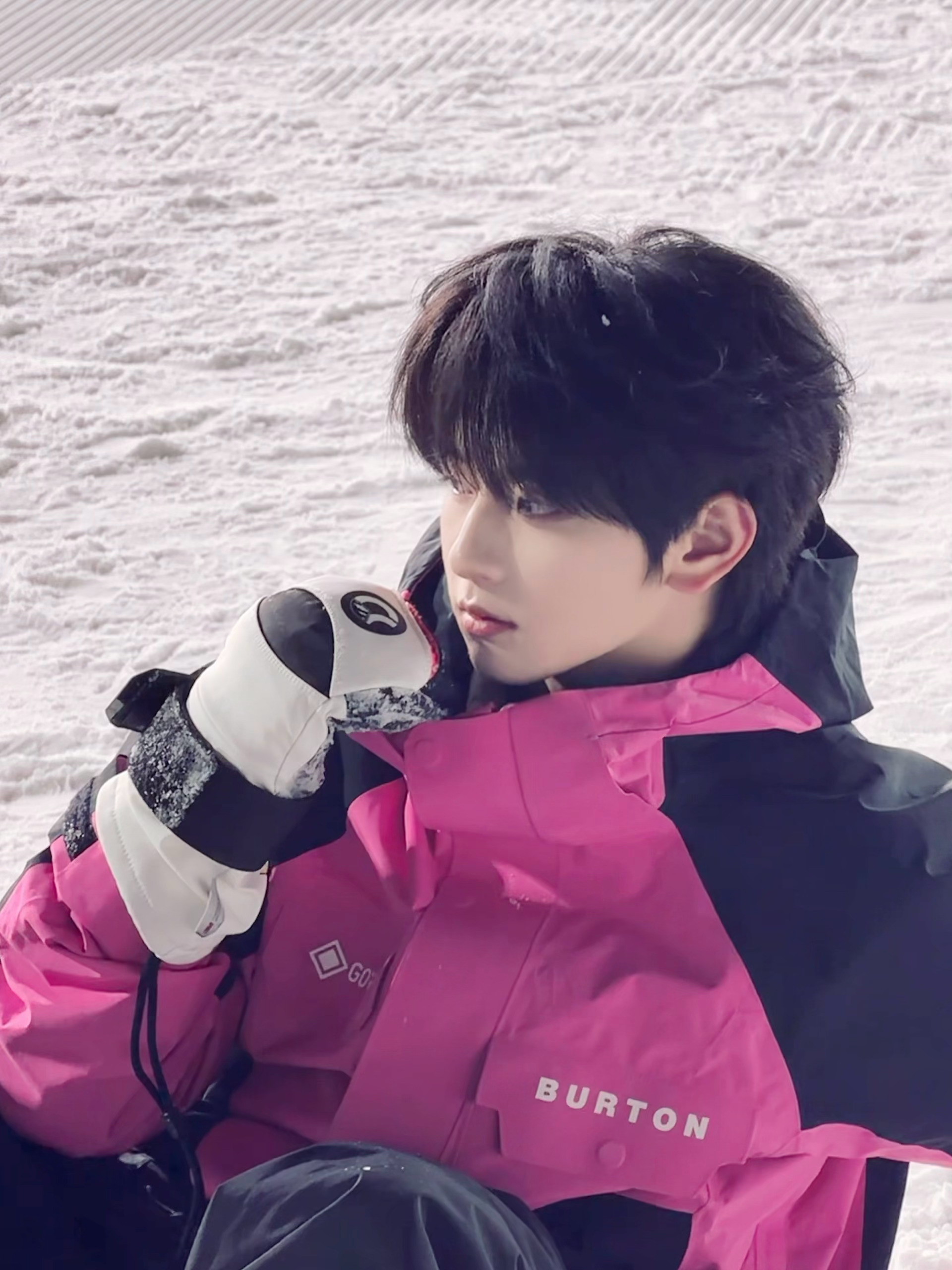 穆祉丞滑雪服 全世界最适配粉色滑雪服的人出现了🥹穆祉丞怎么可以帅成这样💧偶像