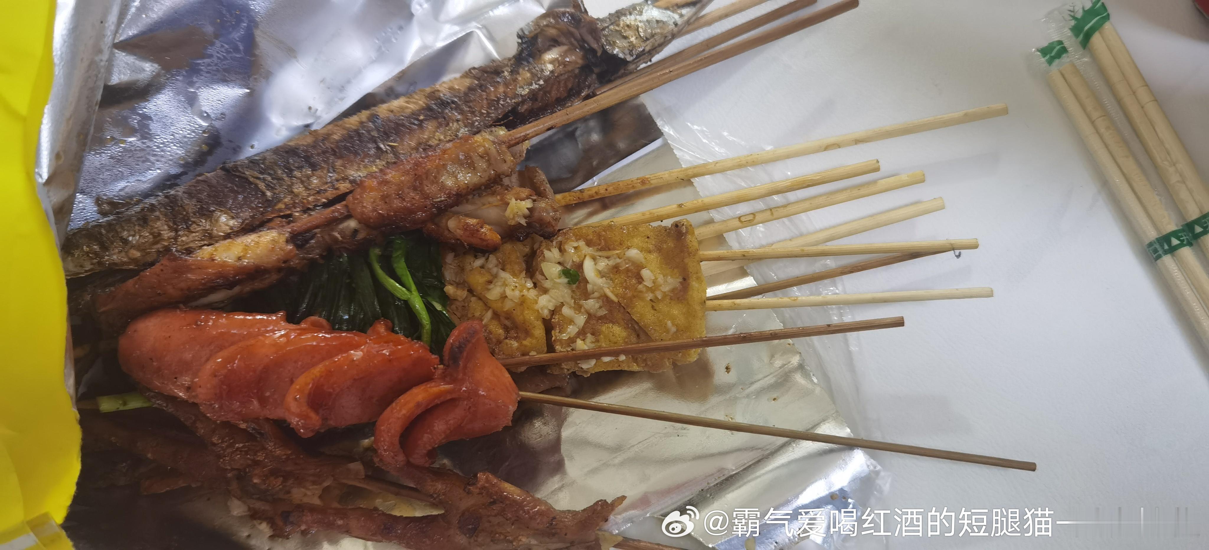 哈哈哈，深夜来吃烧烤啦
