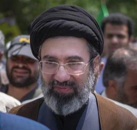 伊朗最高领袖穆杰塔巴否决了与美实现和平的提议！特朗普这下懵逼了，这还不是最打击的