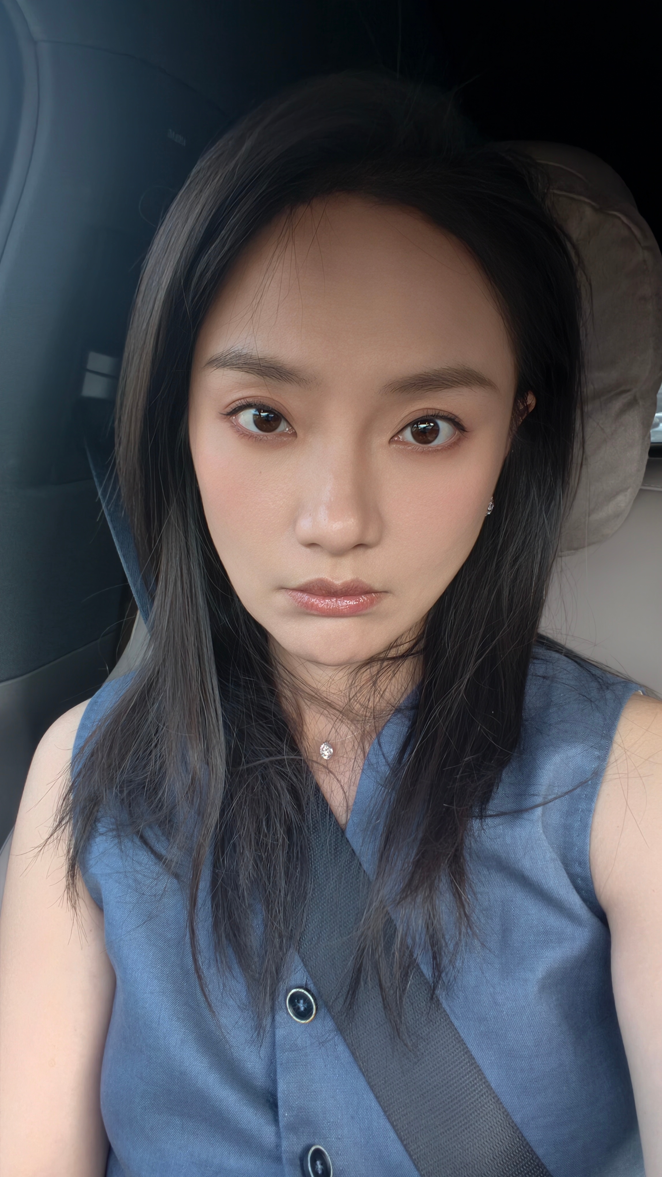 从东北五环外开到西五环外，参加发布会。我在车里已经坐了1个半小时了，还有20分钟