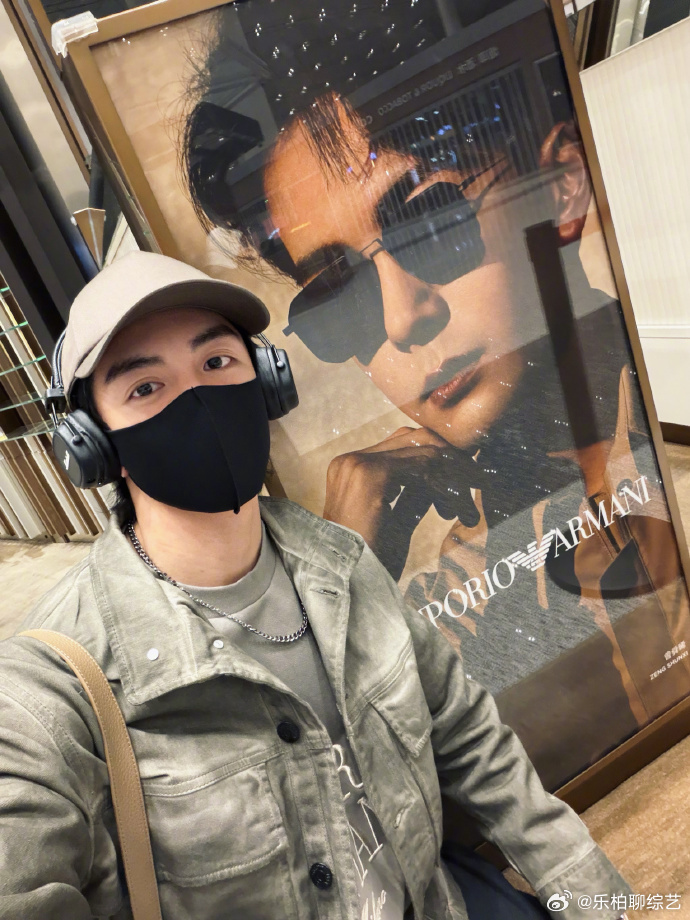 曾舜晞米兰随拍  曾舜晞米兰随拍📸真的是帅到了呀，在米兰的碎片也太养眼了吧，整