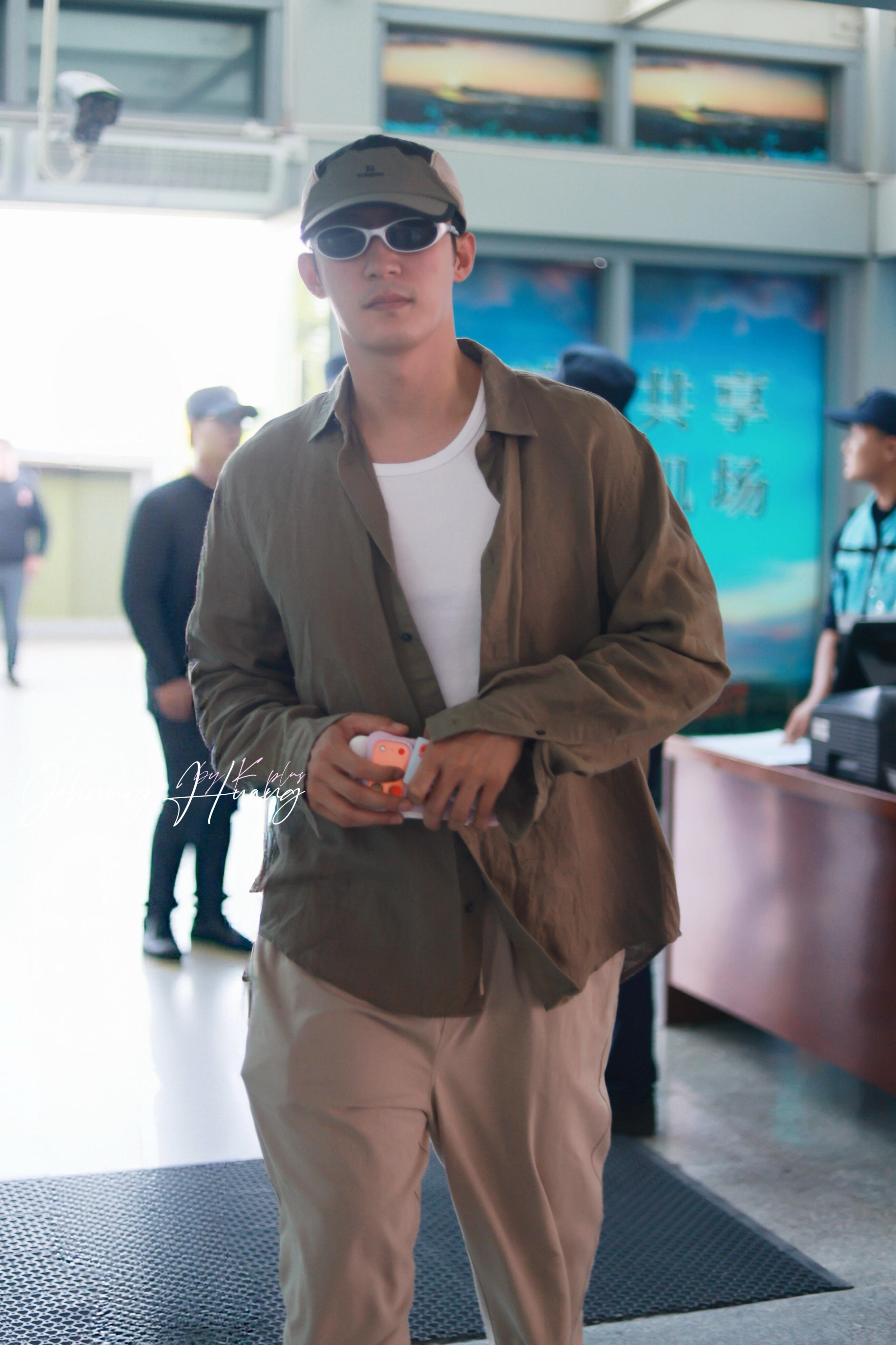 黄景瑜现在就出发黄景瑜明川有知夏 探路者新🧢   新👓好看工作顺利哦cr:l