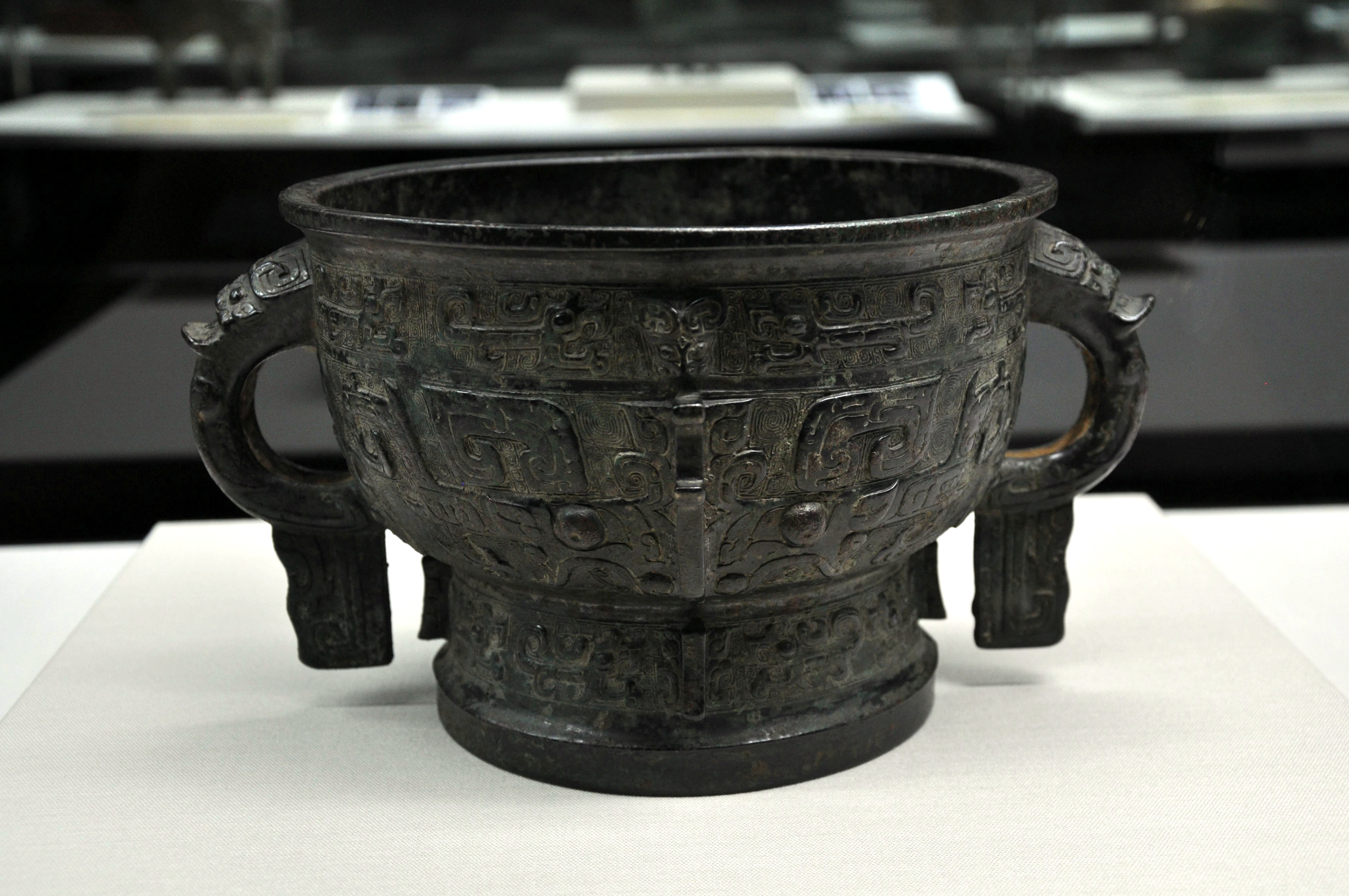 每天一件青铜器 日本泉屋博物馆藏西周早期:兽面纹簋 ​​​