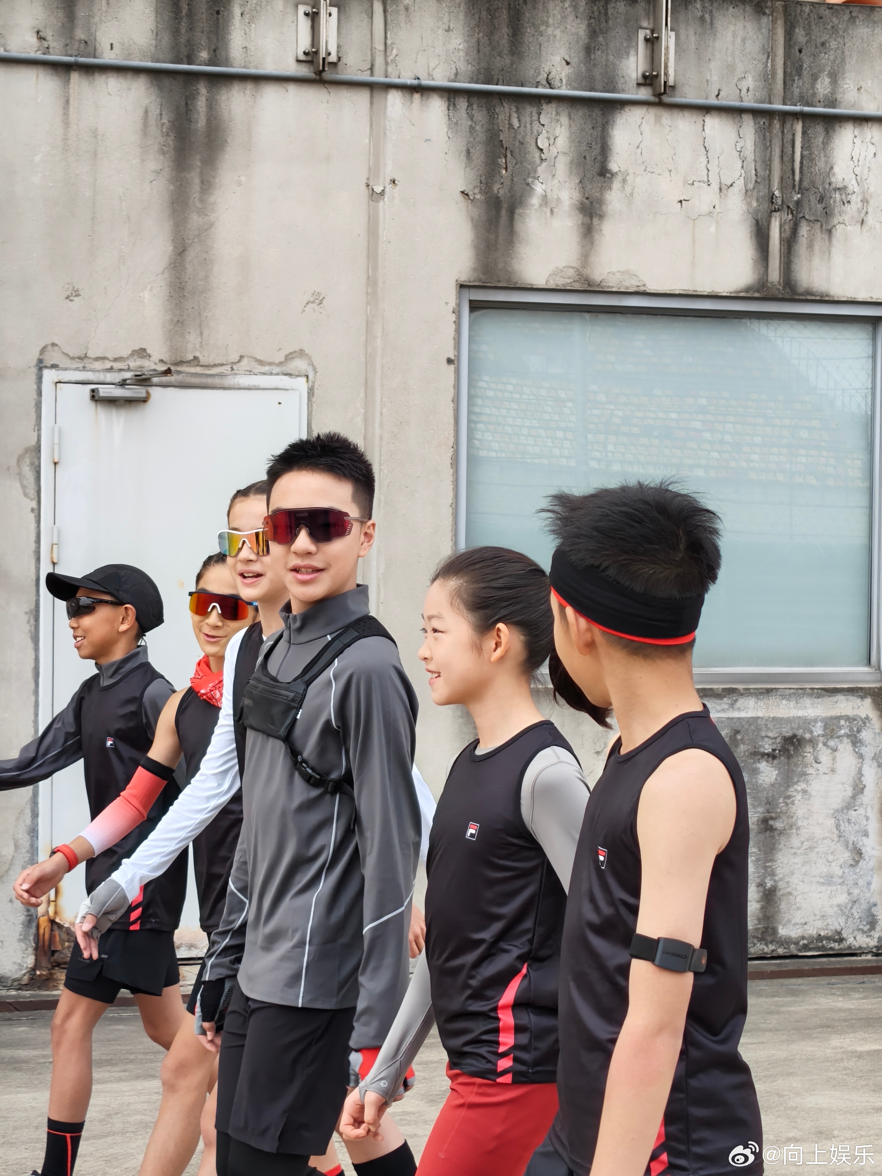 上海赛道送走F1又迎来小孩炸场在上海被小孩的速度卷到了 最近的上海有些热闹了，刚