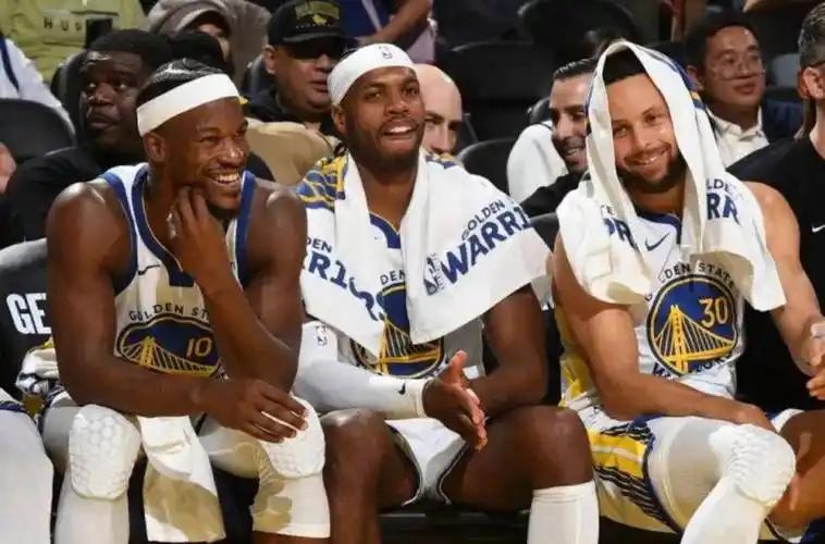 勇士这几年的交易真是让人无语，主打一个“自废武功”。

为了省事省心，把怀斯曼、