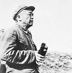 1987 年，彭德怀原配妻子刘坤模参观彭德怀故居，含泪写了一首短诗。1987年，