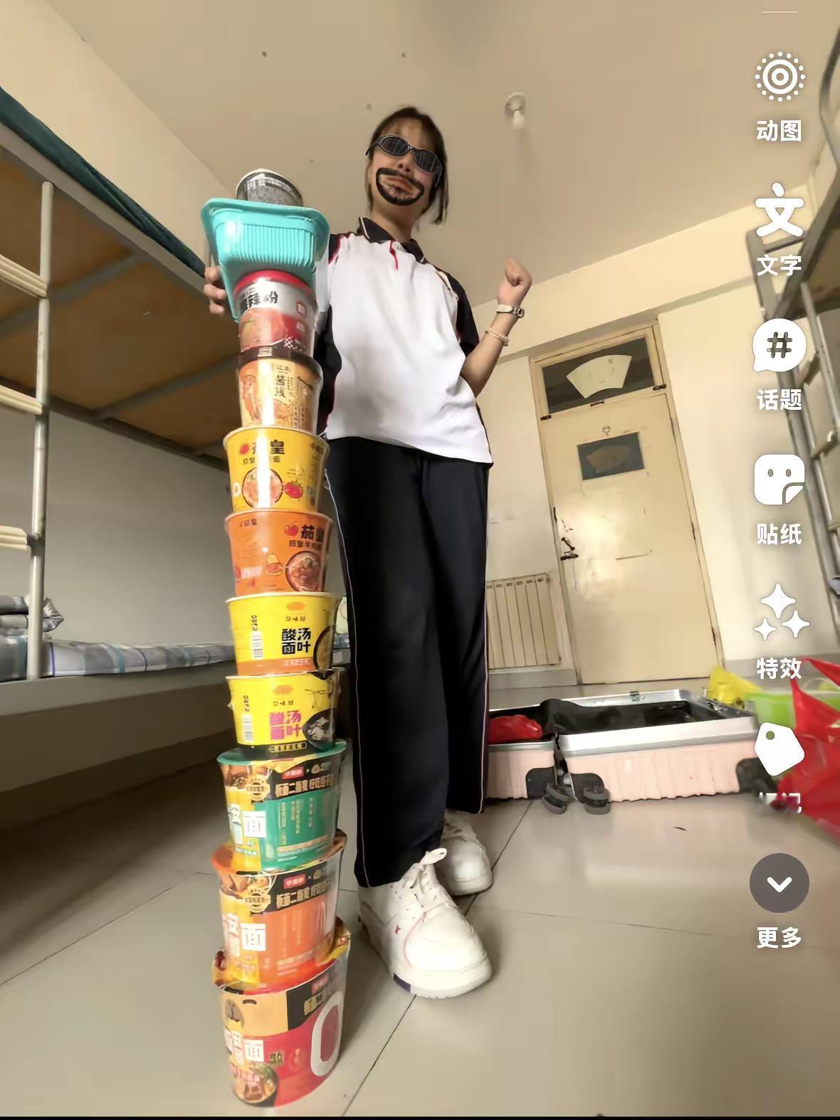痛苦是真的 欢声笑语也是真的