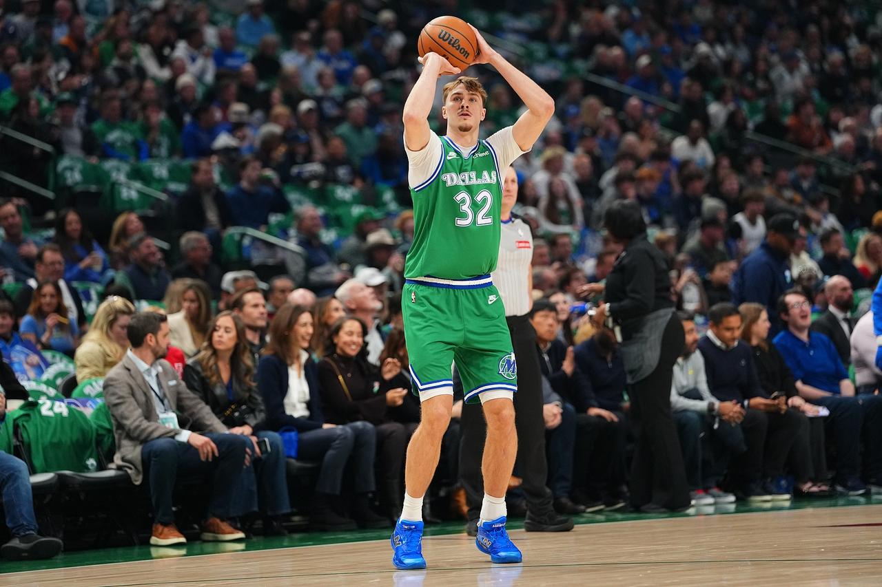 弗拉格还需努力，破包夹防守是巨星的必备能力！

弗拉格在对阵黄蜂比赛中狂砍个人职