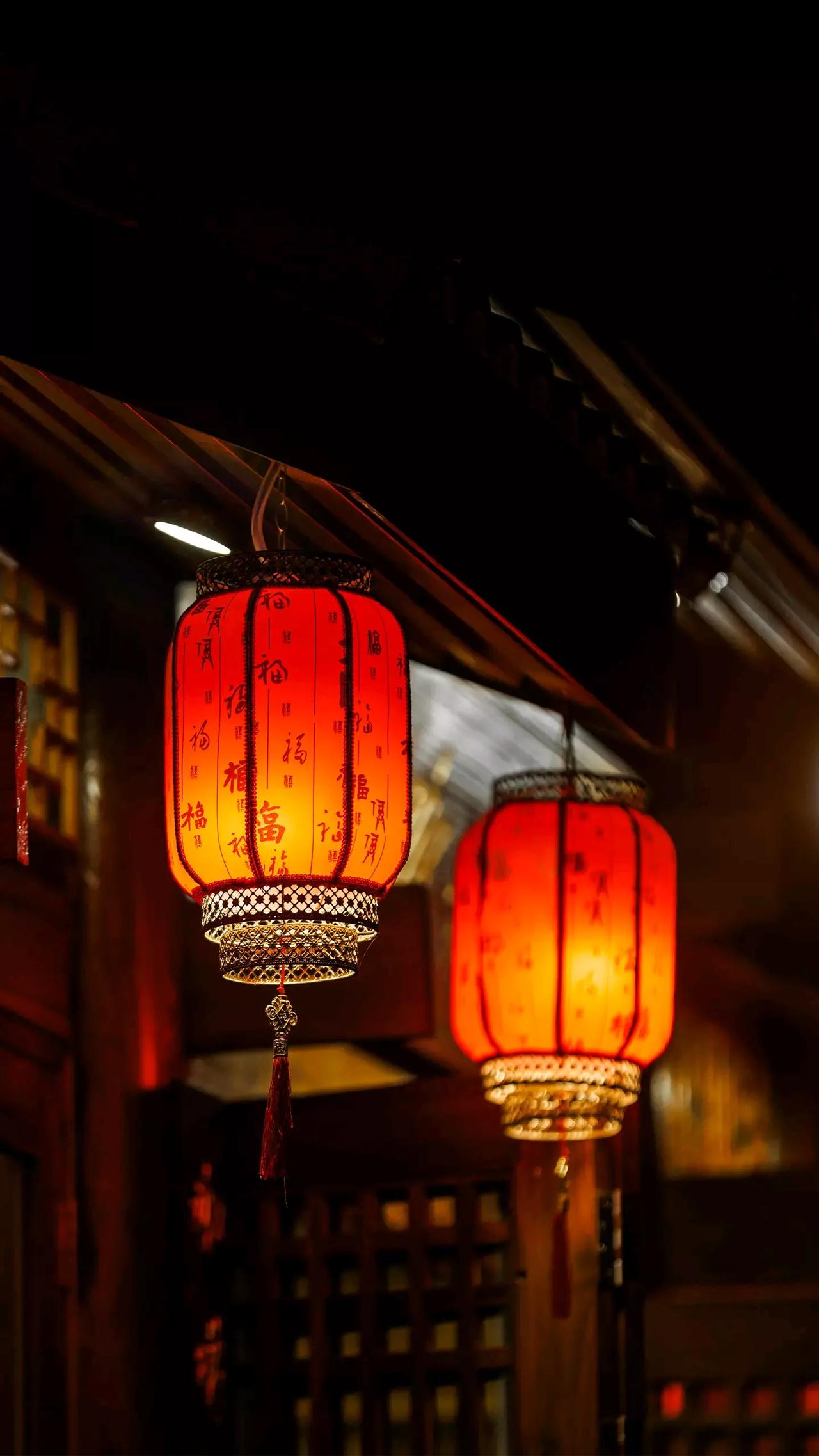 《西江月·回家过年》

游子归心似箭，征途风雨兼程。 新春渐近意难平，遥望故乡月