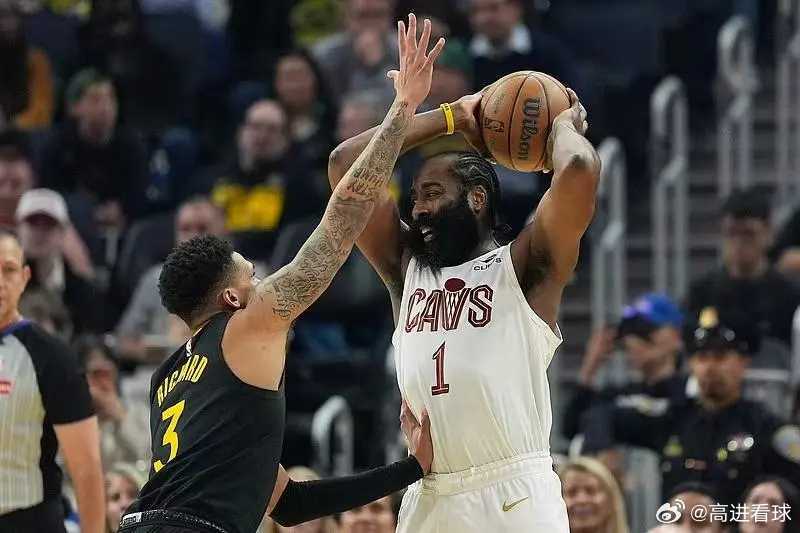 骑士险胜勇士锁定季后赛 哈登19+5连17季晋级米切尔25分北京时间4月3日，N