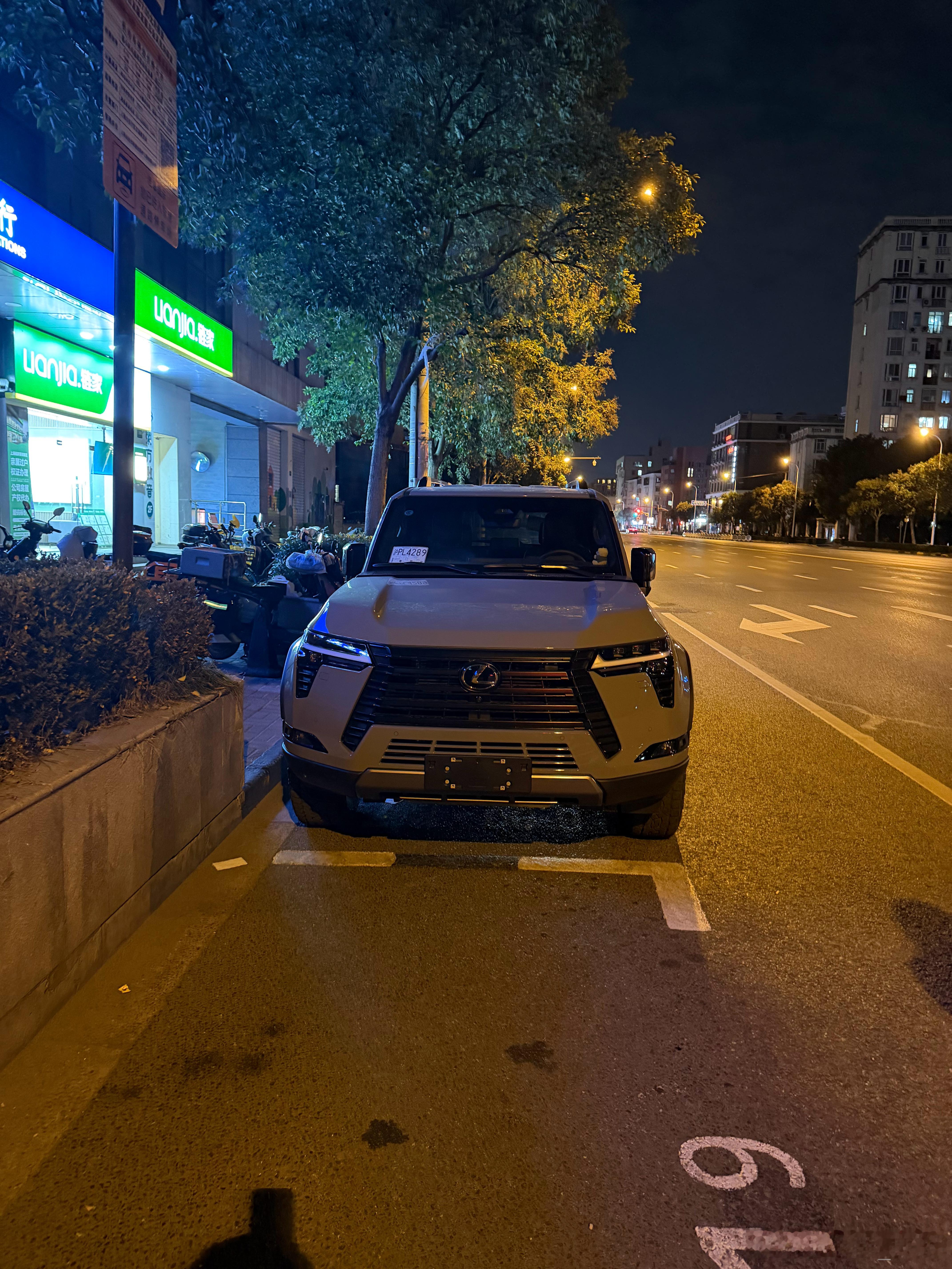 讲真，精装普拉多真的好看前脸自带宽体，敦实，力量 